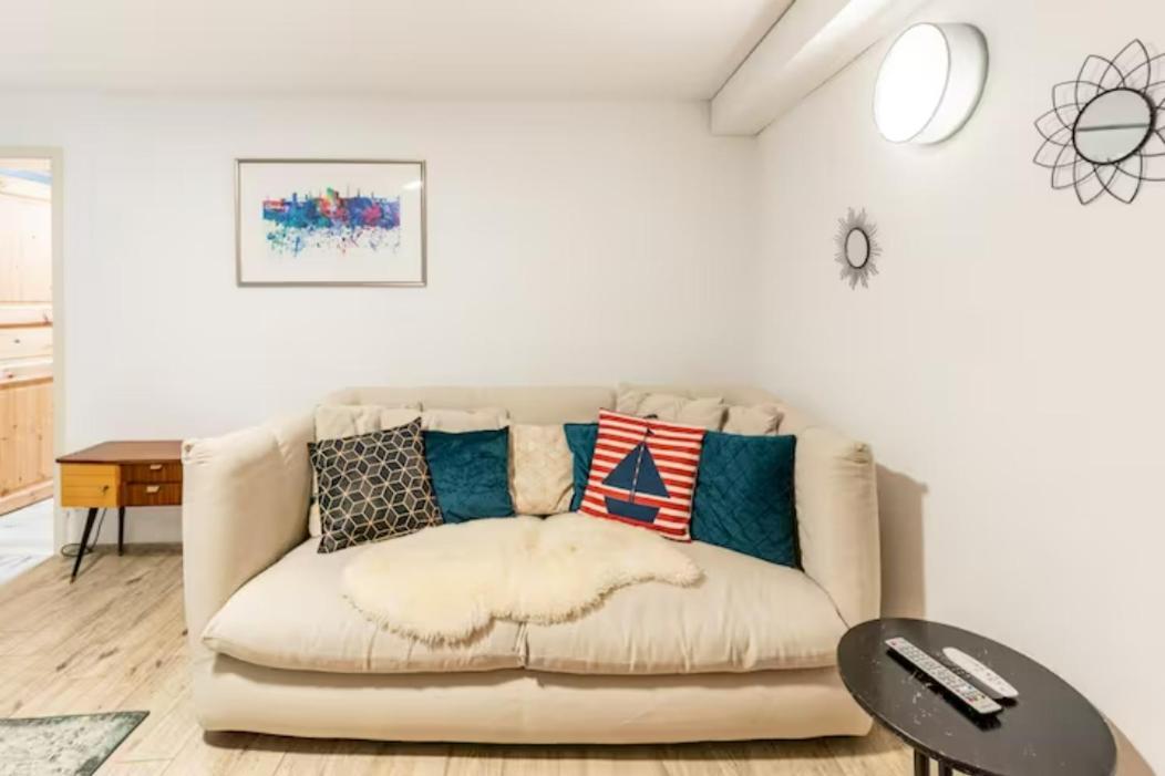 המבורג Grosszuegige 185M2-Altbauwohnung In Bestlage 7Zimmer-2Baeder-2Kuechen-2Wcs מראה חיצוני תמונה